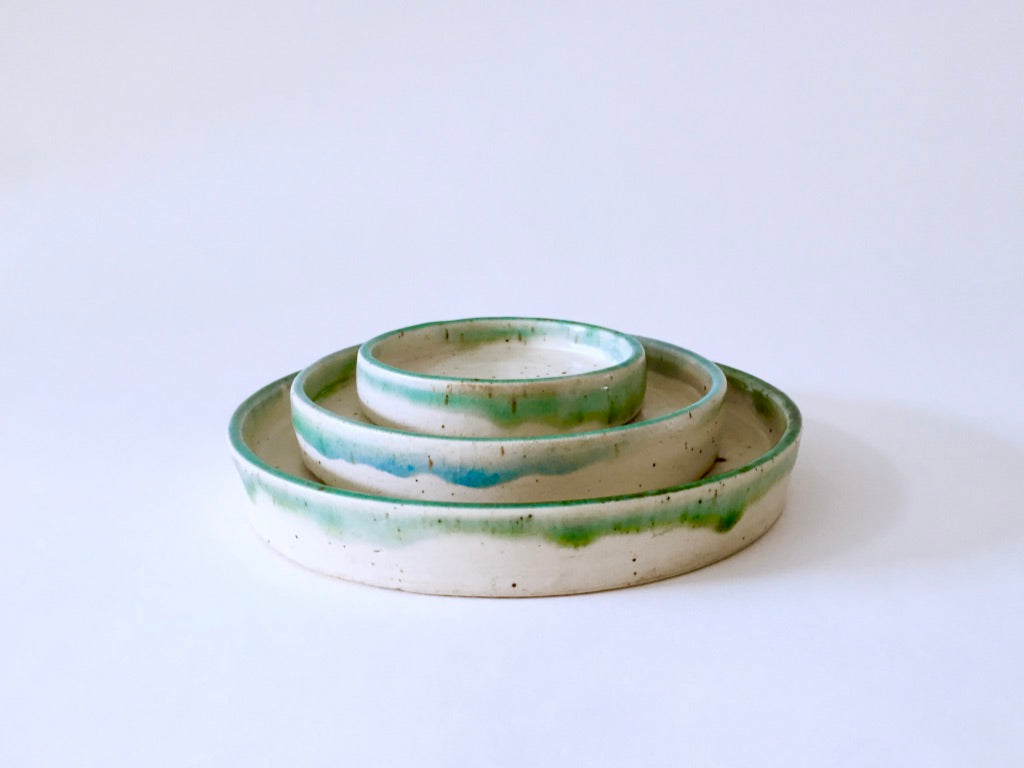 Serving Plates set of 3(Outline of horizons) by Vivian Lam